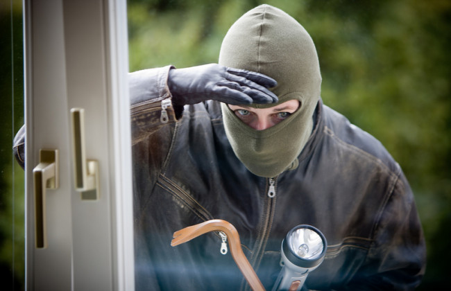 Неизвестные ночью попытались залезть в кабинет судьи