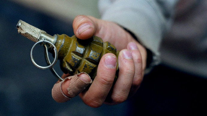 Носил в кармане: в Киеве задержали мужчину с боевой гранатой, фото