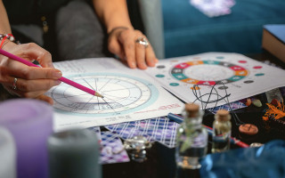 Повышение или смена профессии: карьера этих знаков зодиака взлетит в 2022 году