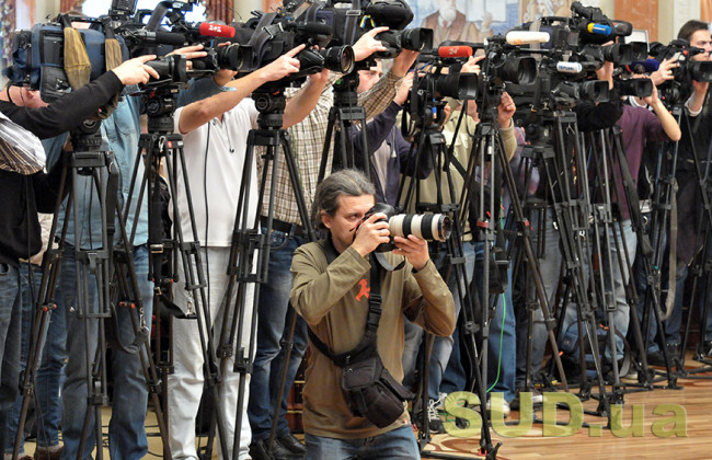 Журналісти державних та комунальних ЗМІ прирівнюються до держслужбовців щодо оплати праці та пенсії: 7ААС