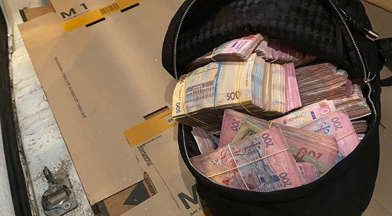 «Співпраця» на мільйон: під час одержання «відкату» затримали посадовця одного із КП Києва
