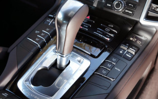 Названы автомобили, у которых «автомат» надежнее «механики»