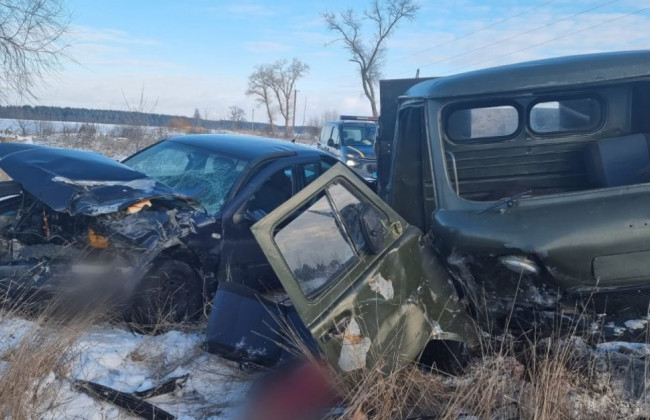 Смертельное ДТП под Киевом: УАЗ врезался в иномарку