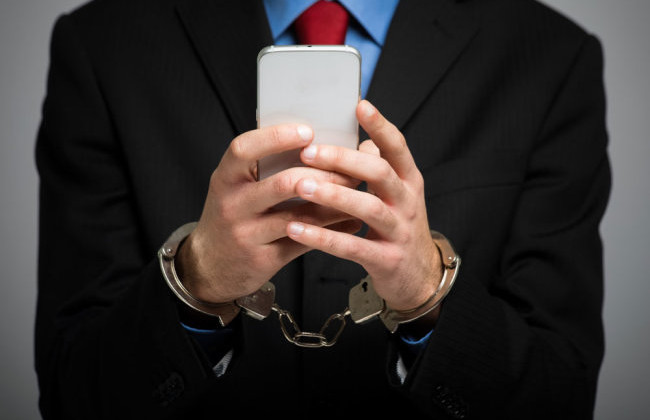 Чи може відкрите заволодіння чужим майном, вчинене без корисливого мотиву, кваліфікуватися як грабіж: позиція ВС