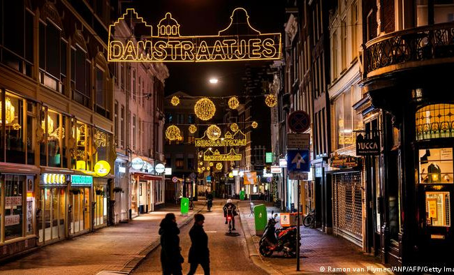 В Нидерландах призывают власти отменить локдаун, который ввели из-за «Омикрона»