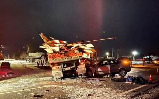 Смертельное ДТП под Киевом: легковушка столкнулась с КамАЗом, фото