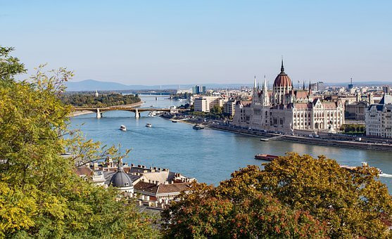Украинские студенты смогут бесплатно учиться в Венгрии: детали