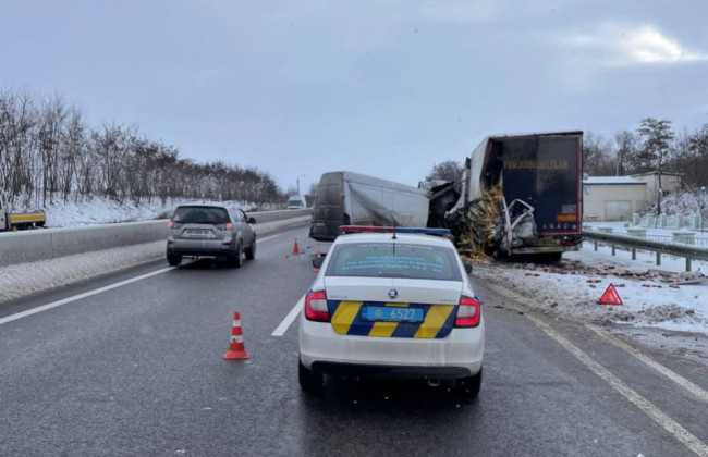 Под Киевом произошло масштабное ДТП: есть пострадавшие