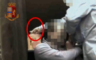 Итальянская медсестра арестована по подозрению в фейковой вакцинации от COVID 45 человек