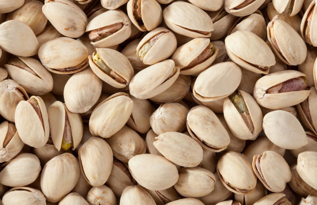 В Украину завезли опасные орешки