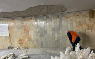 В Харьковском метро в час-пик обвалился потолок: фото