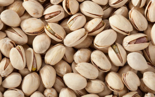 В Украину завезли опасные орешки