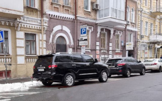 Водитель Кличко припарковался с нарушением ПДД: появилась реакция мэра