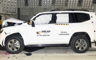 Жестоко «избили»: Toyota Land Cruiser 300 прошел первые краш-тесты, видео