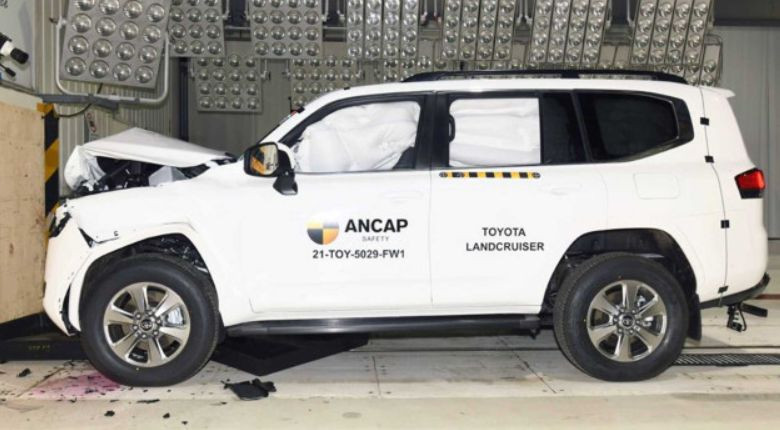 Жестоко «избили»: Toyota Land Cruiser 300 прошел первые краш-тесты, видео