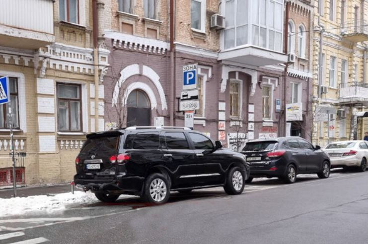 Водитель Кличко припарковался с нарушением ПДД: появилась реакция мэра