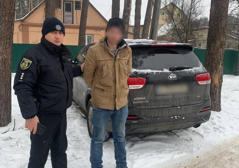 Неожиданный конец свидания: в Киевской области парень угнал машину своей девушки