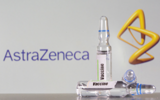 AstraZeneca: третья доза вакцины помогает против Omicron