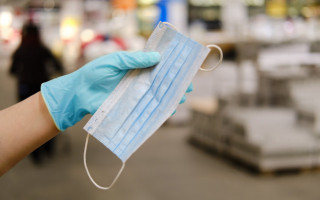 В Одессе мужчина устроил погром в супермаркете из-за требования надеть маску: видео