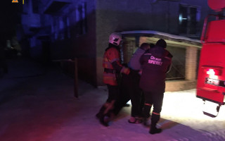 Під Києвом сталася пожежа, з якої врятували чоловіка, проте він помер на лікарняному ліжку