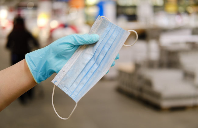 В Одессе мужчина устроил погром в супермаркете из-за требования надеть маску: видео