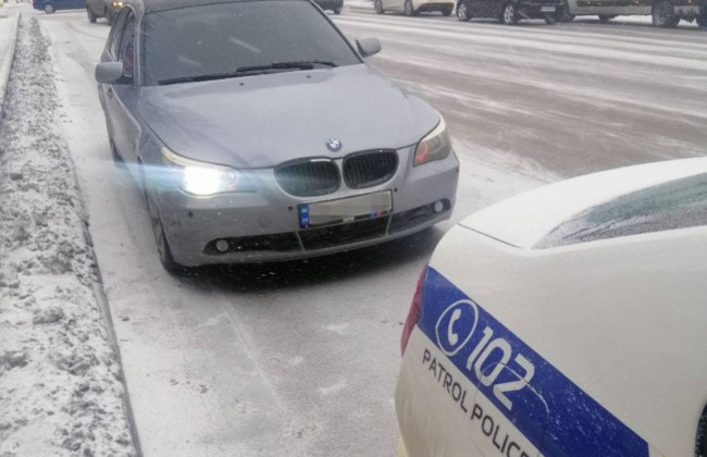 Копы остановили водителя за нарушение ПДД, а обнаружили авто, находившееся в розыске