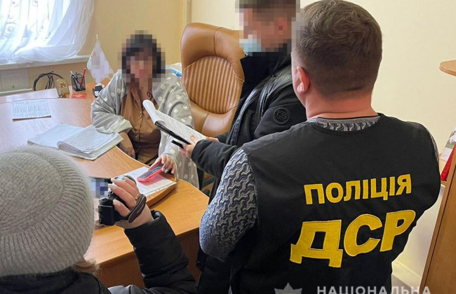 Вимагали від 3 до 5 тисяч доларів: на Хмельниччині викрили схему введення в експлуатацію об’єктів будівництва