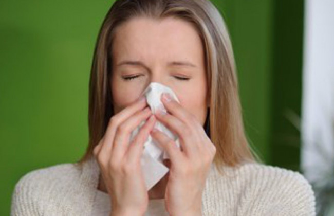 «Омикрон» научился маскироваться: что важно знать о новом штамме