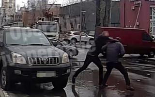 У Києві суд обрав запобіжний захід водію позашляховика, який побив перехожого