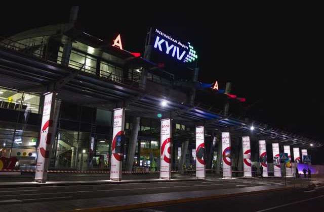 Неизвестные «заминировали» аэропорт «Киев»: пассажиров срочно эвакуируют