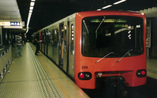 В брюссельском метро мужчина толкнул женщину под поезд