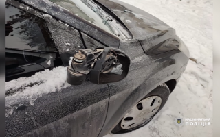 В Киевской области мужчина с ножом крушил чужие автомобили