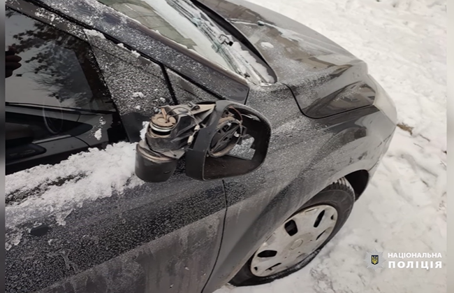 В Киевской области мужчина с ножом крушил чужие автомобили