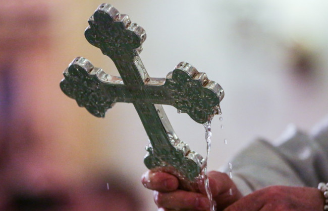 Как правильно набирать воду на Крещение 2022 – от тары и до даты