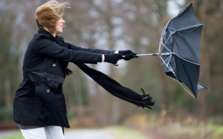 Штормовое предупреждение: в каких областях повышенный уровень опасности