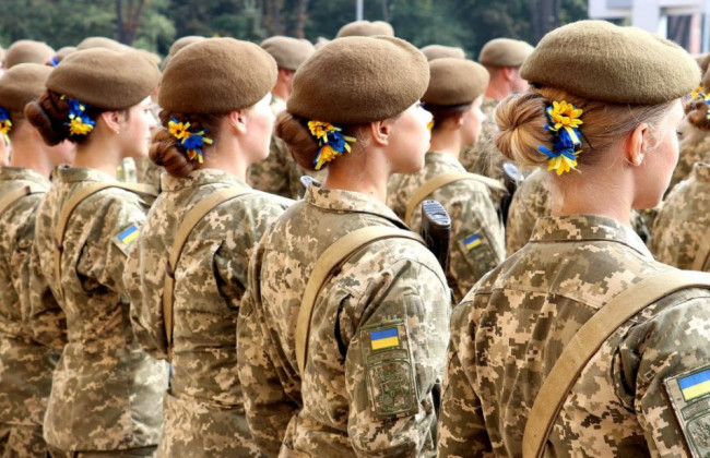 Військовий облік жінок: Зеленський звернувся до міністра оборони щодо перегляду низки питань