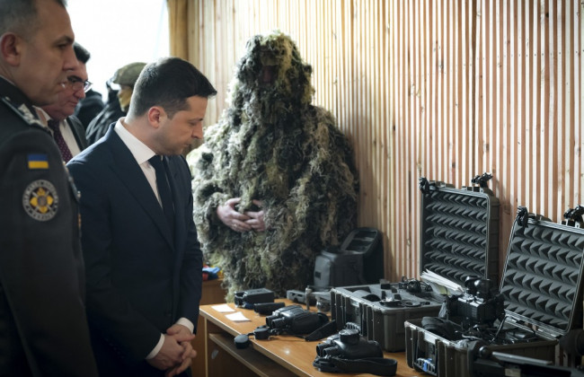 Зеленский пообещал повысить зарплаты работникам Управления госохраны и построить для них новый центр