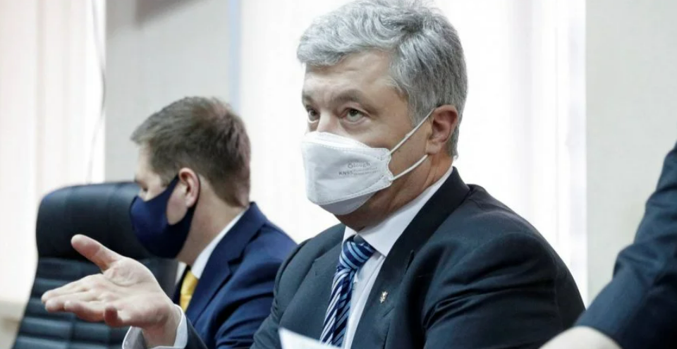 Суд избирает меру пресечения Порошенко: прокуроры озвучили суду свои требования