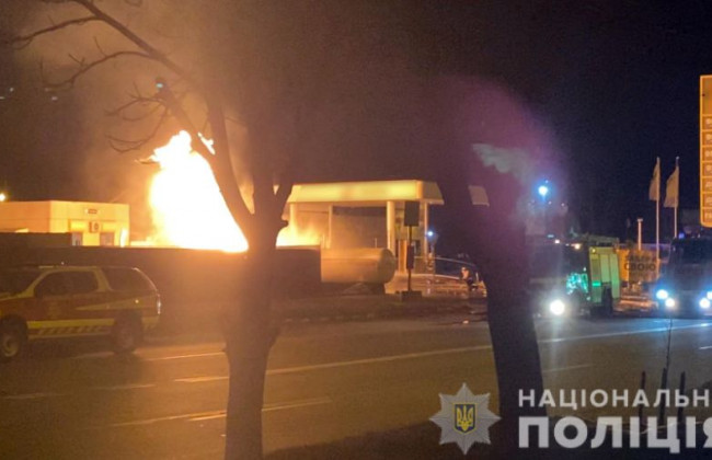 Смертельное ДТП под Полтавой: Volkswagen влетел в заправочную станцию, фото и видео