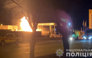 Смертельное ДТП под Полтавой: Volkswagen влетел в заправочную станцию, фото и видео