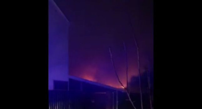 В Киеве сгорел жилой дом: появилось видео момента пожара