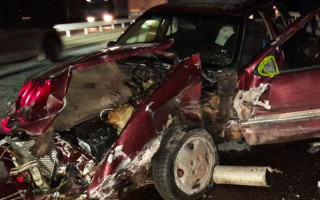 Серьезное ДТП на трассе Киев–Чоп: пьяный водитель с ребенком в салоне влетел в отбойник, фото