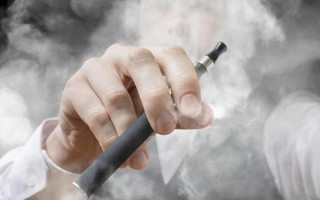 Куріння електронних приладів у громадських місцях: коли почне діяти закон та що він забороняє