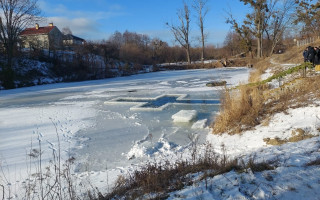 Окунулся в прорубь и утонул: под Киевом погиб мужчина во время купания на Крещение