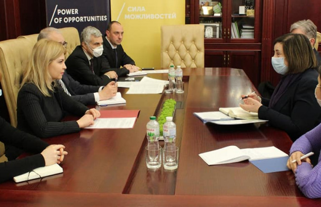 Новоназначенная глава представительства НАТО начала работу в Украине