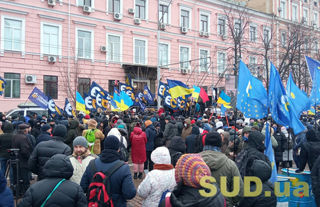 Суд над Порошенко: между полицией и активистами произошли столкновения, видео