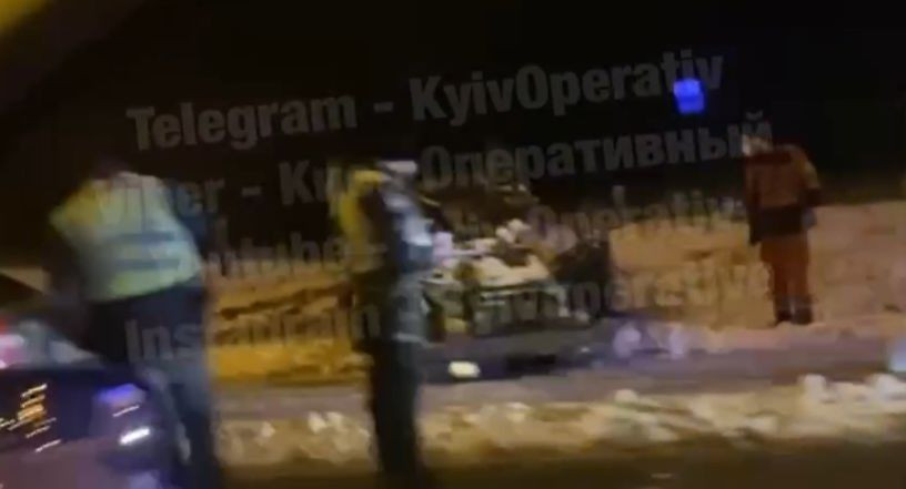 В Киеве произошло ДТП с опрокидыванием, видео