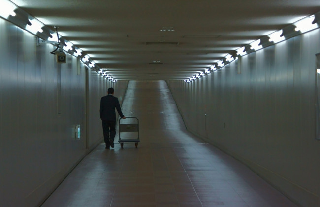 Киевляне обеспокоены: на Героев Днепра разрушается подземный переход