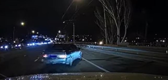 Чоловік погрожував судді, а потім спровокував ДТП, умисно пошкодивши її авто: у справі нові подробиці