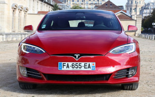 В США водителя Tesla впервые обвинили в убийстве из-за ошибки автопилота